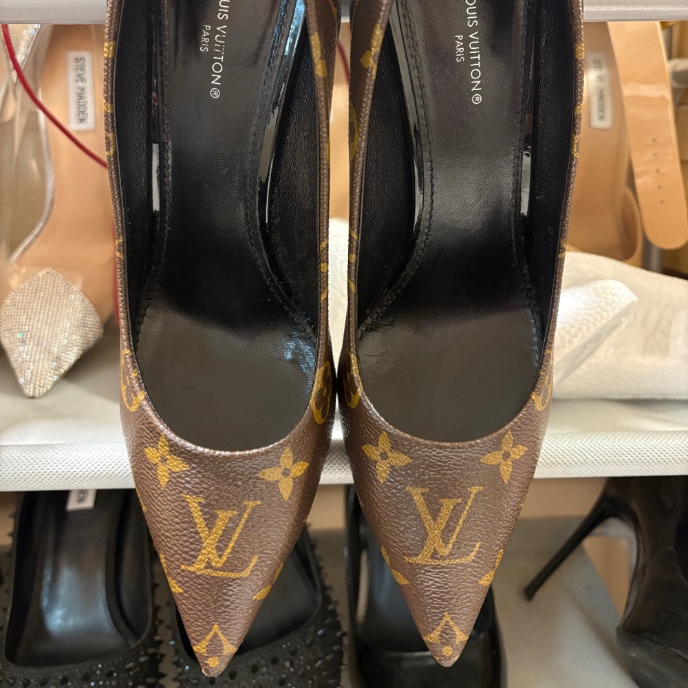 Louis Vuitton  Cherie pumps size 40